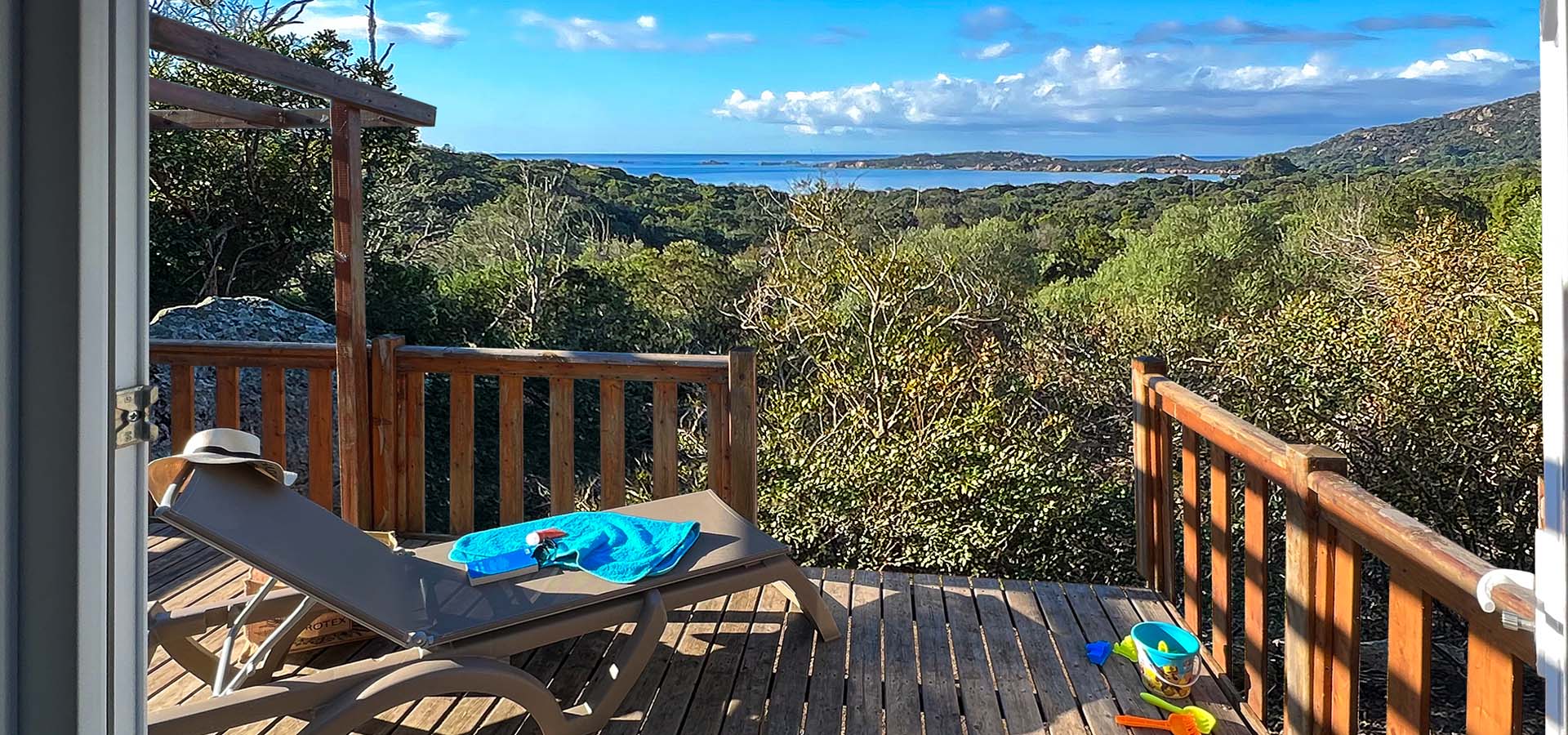 Camping Kevano bungalow vue mer