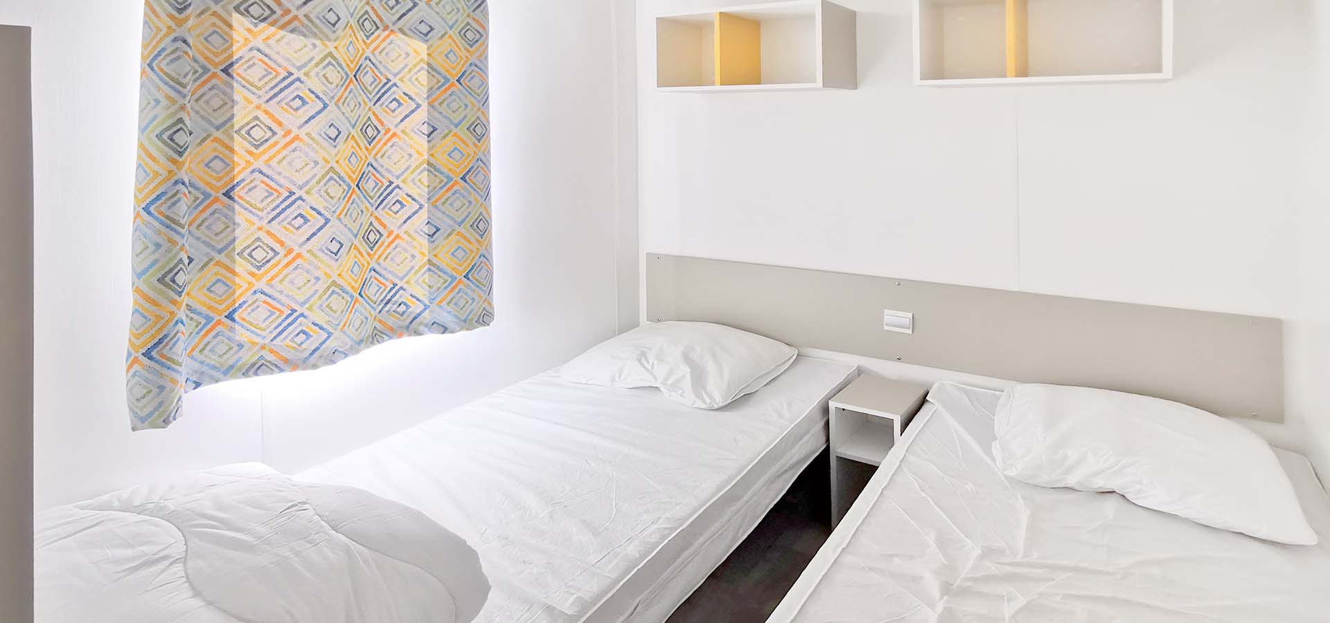 Camping kevano bungalow Boisrame chambre enfants