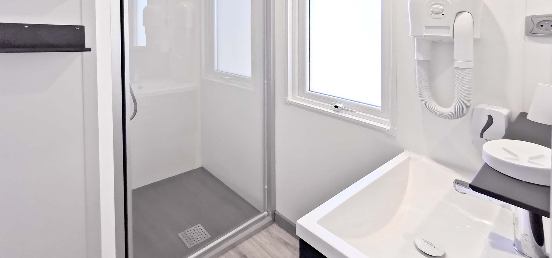 Camping kevano bungalow Bruyere salle de bain