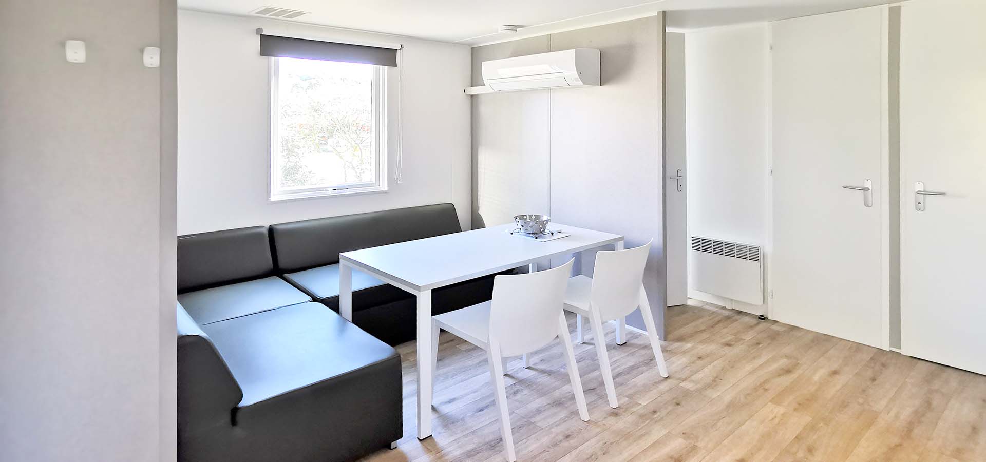Camping kevano bungalow Bruyere salon
