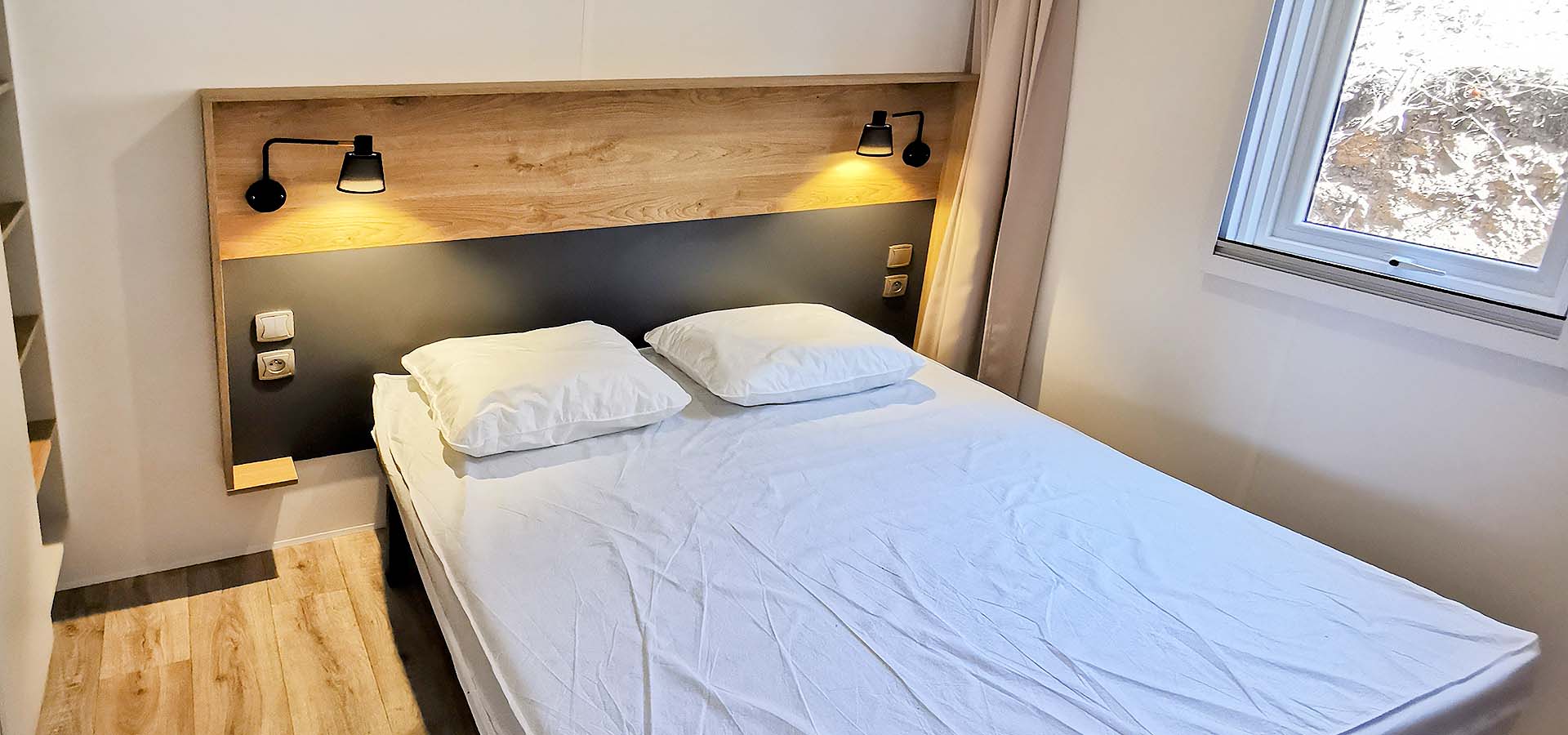 Camping kevano bungalow bruzzi chambre principale