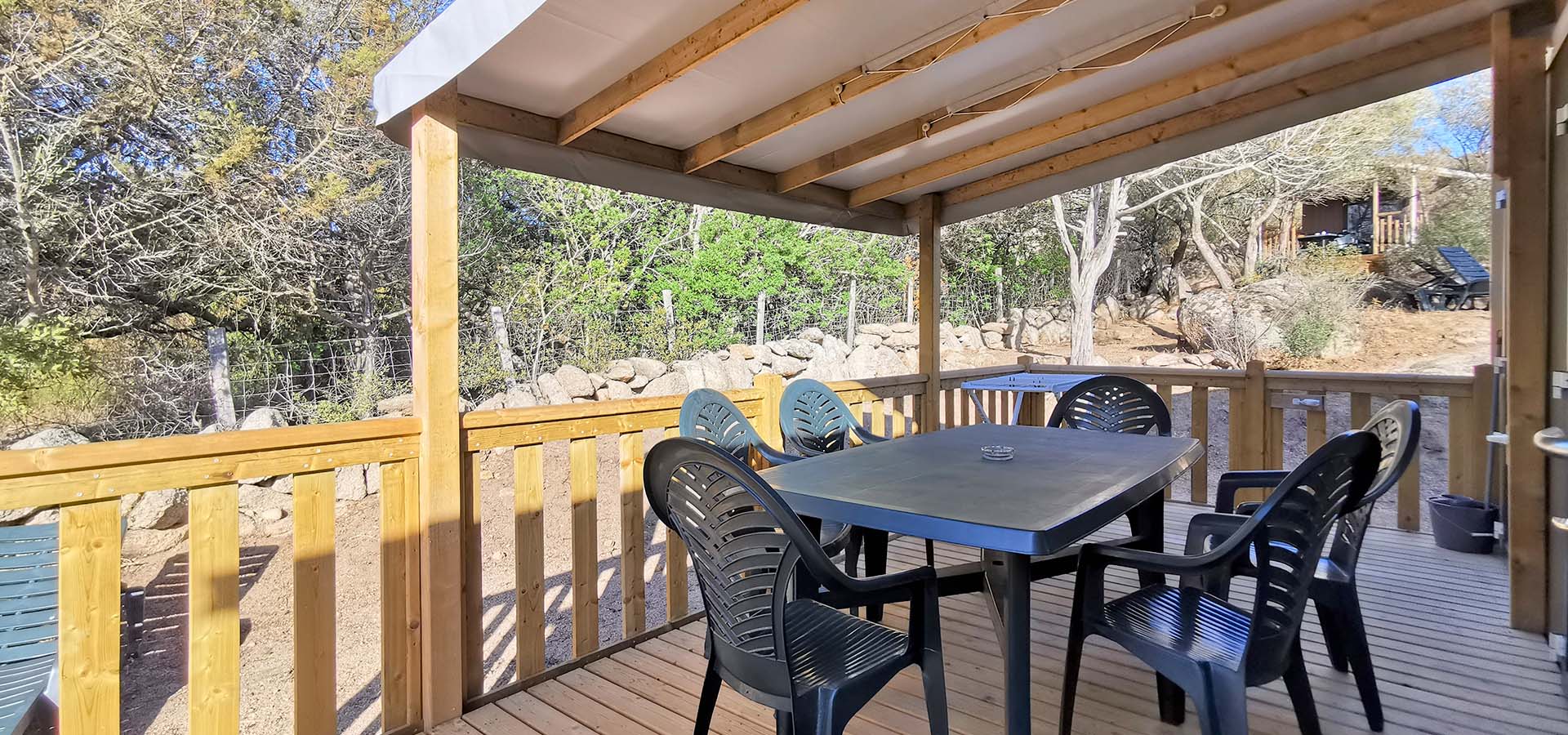 Camping kevano bungalow castagno terrasse