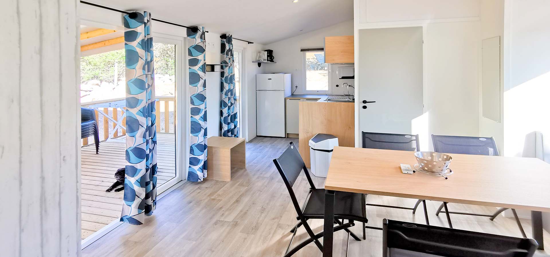 Camping kevano bungalow castagno vue generale interieure