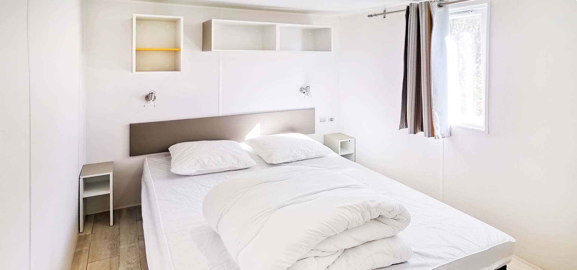Camping kevano bungalow myrte chambre principale