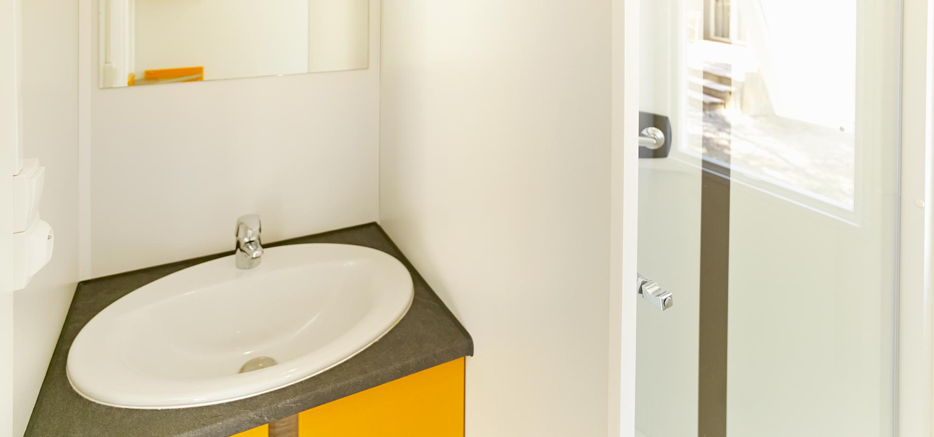 Camping san damiano bungalow Declik salle de bain