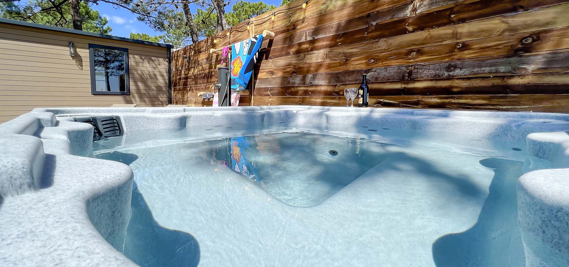 Camping san damiano bungalow Ultra lusso spa gros plan