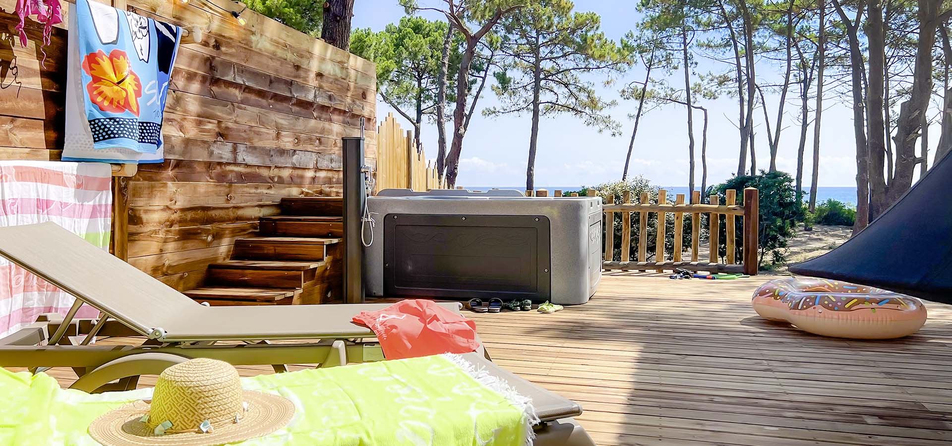 Camping san damiano bungalow Ultra lusso terrasse transat spa