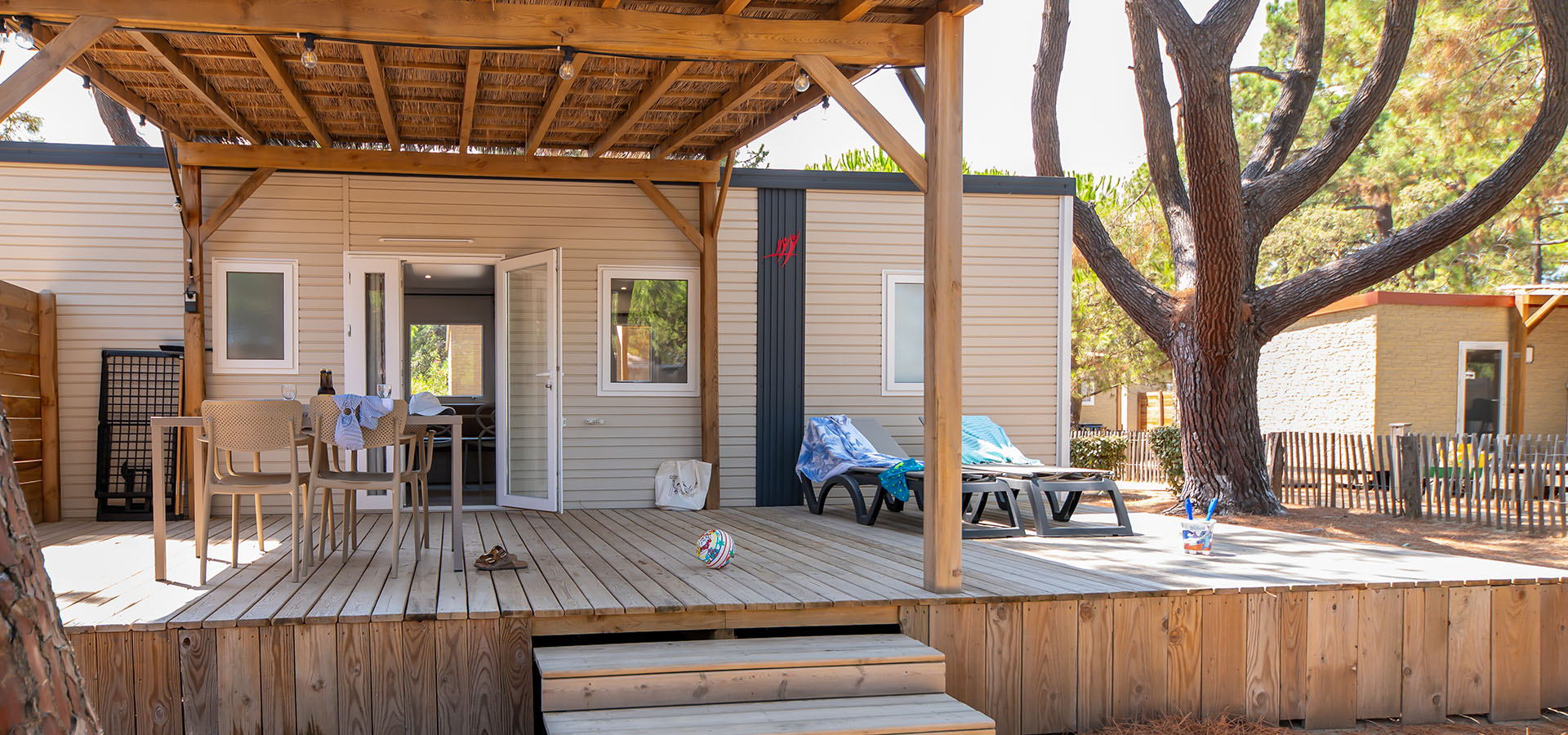 Camping san damiano bungalow pianosa terrasse