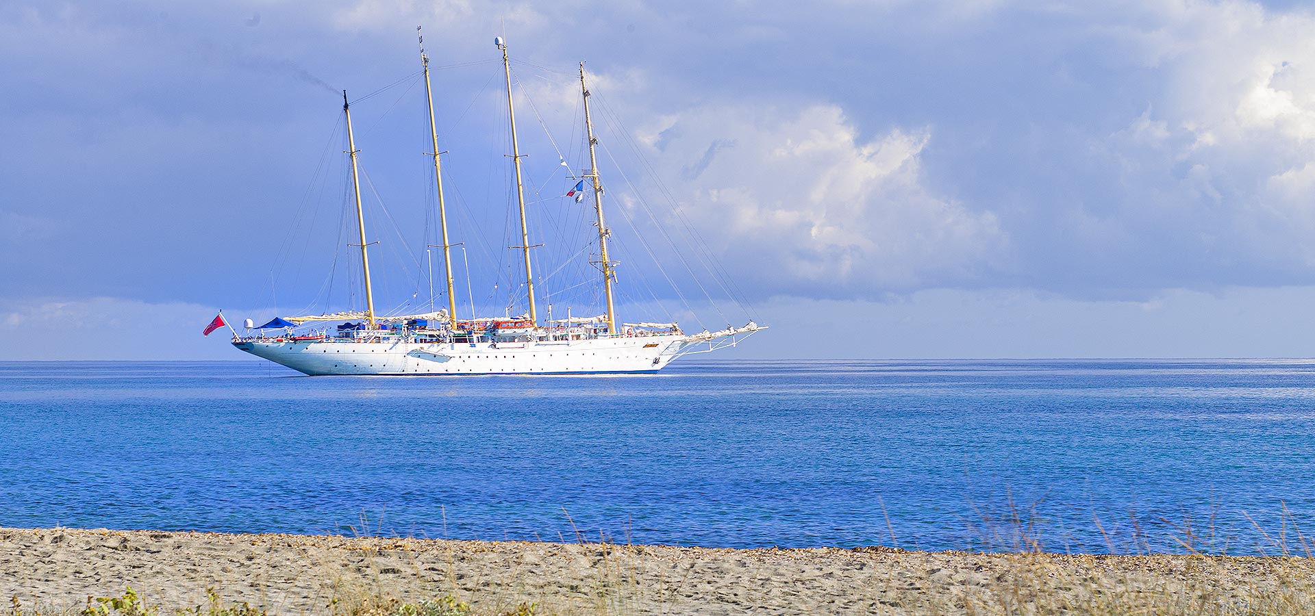 Camping san damiano plage mer mediterranee voilier 4 mats clubmed