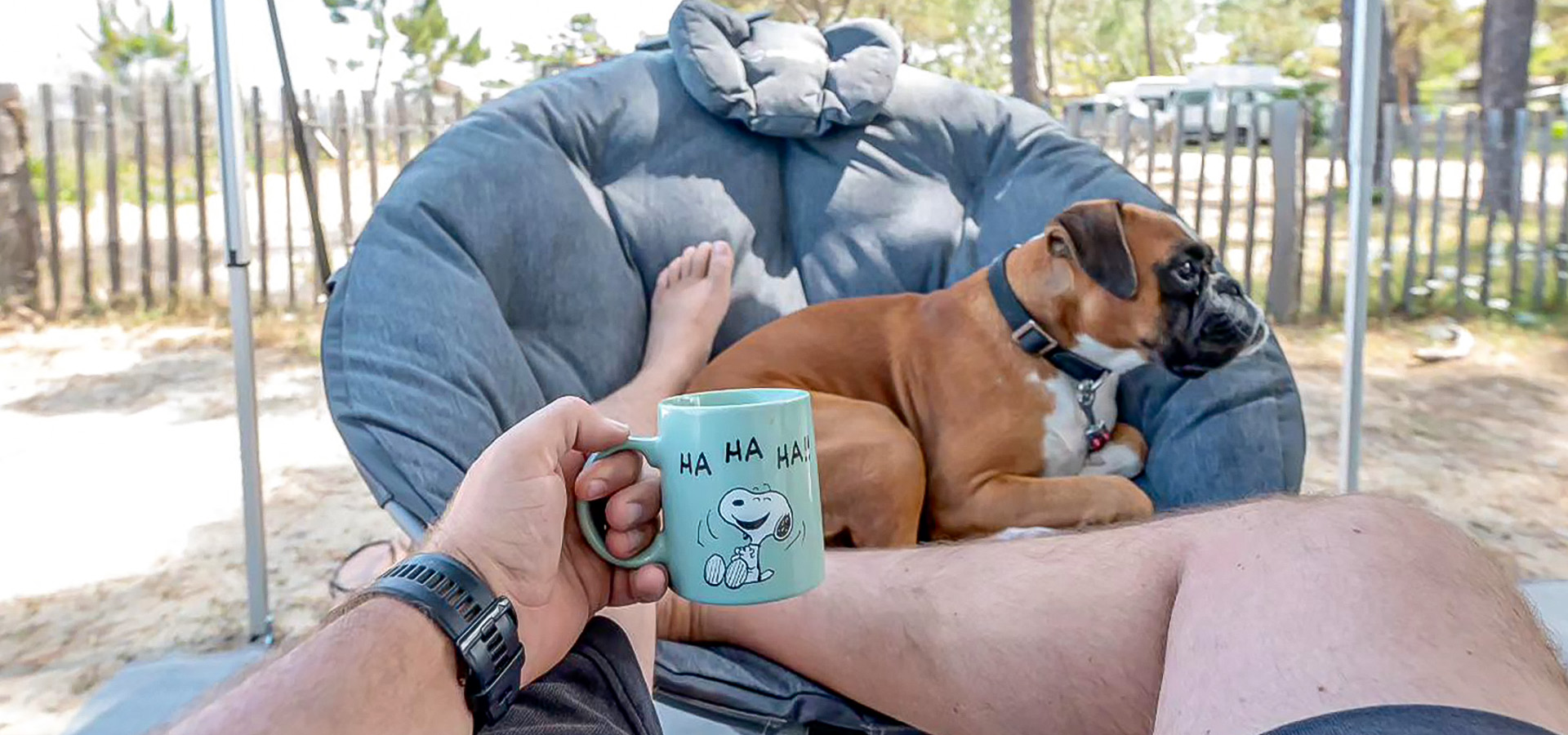 Camping san damiano chien emplacement premier rang mer mug snoopy
