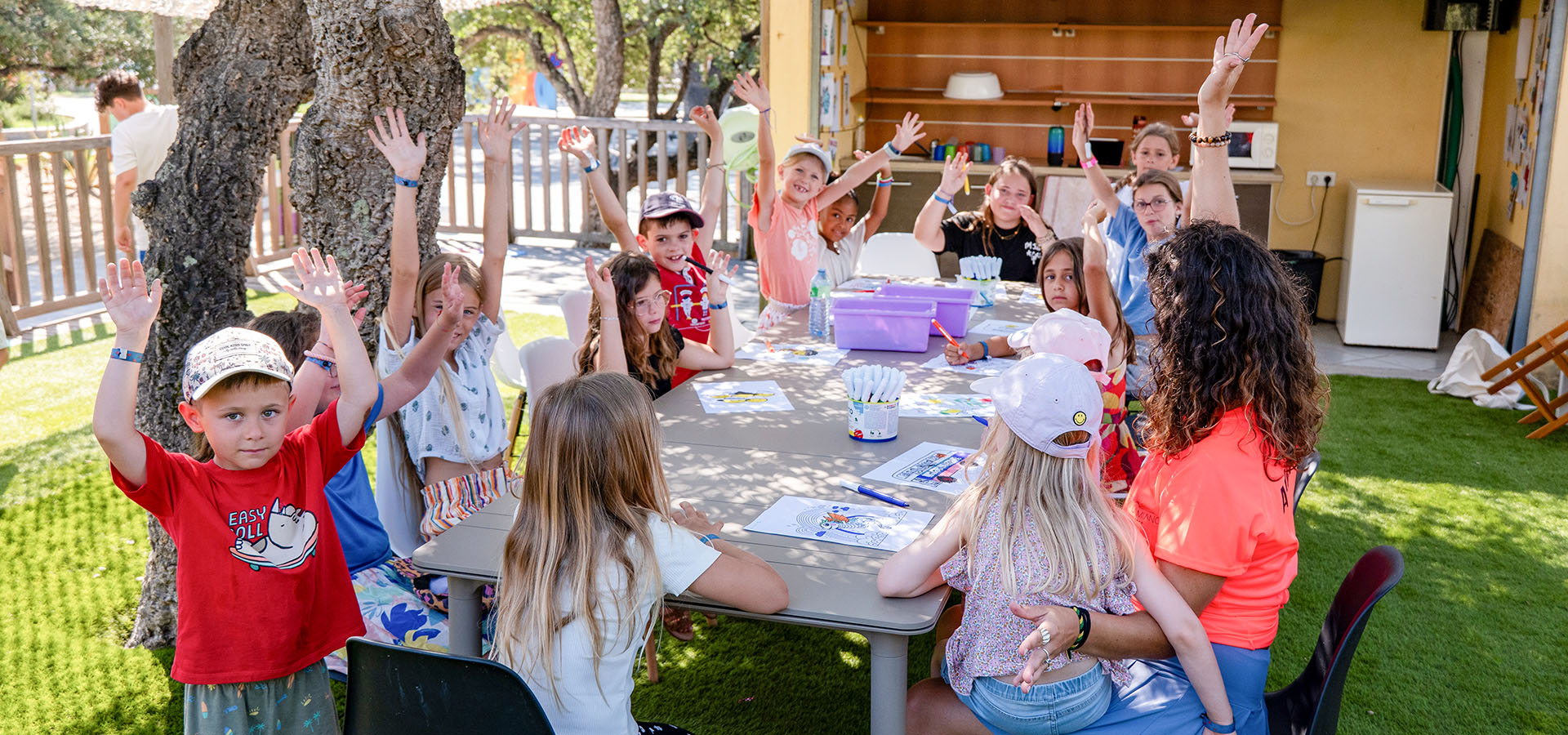 Camping san damiano animation club enfants groupe qui salue