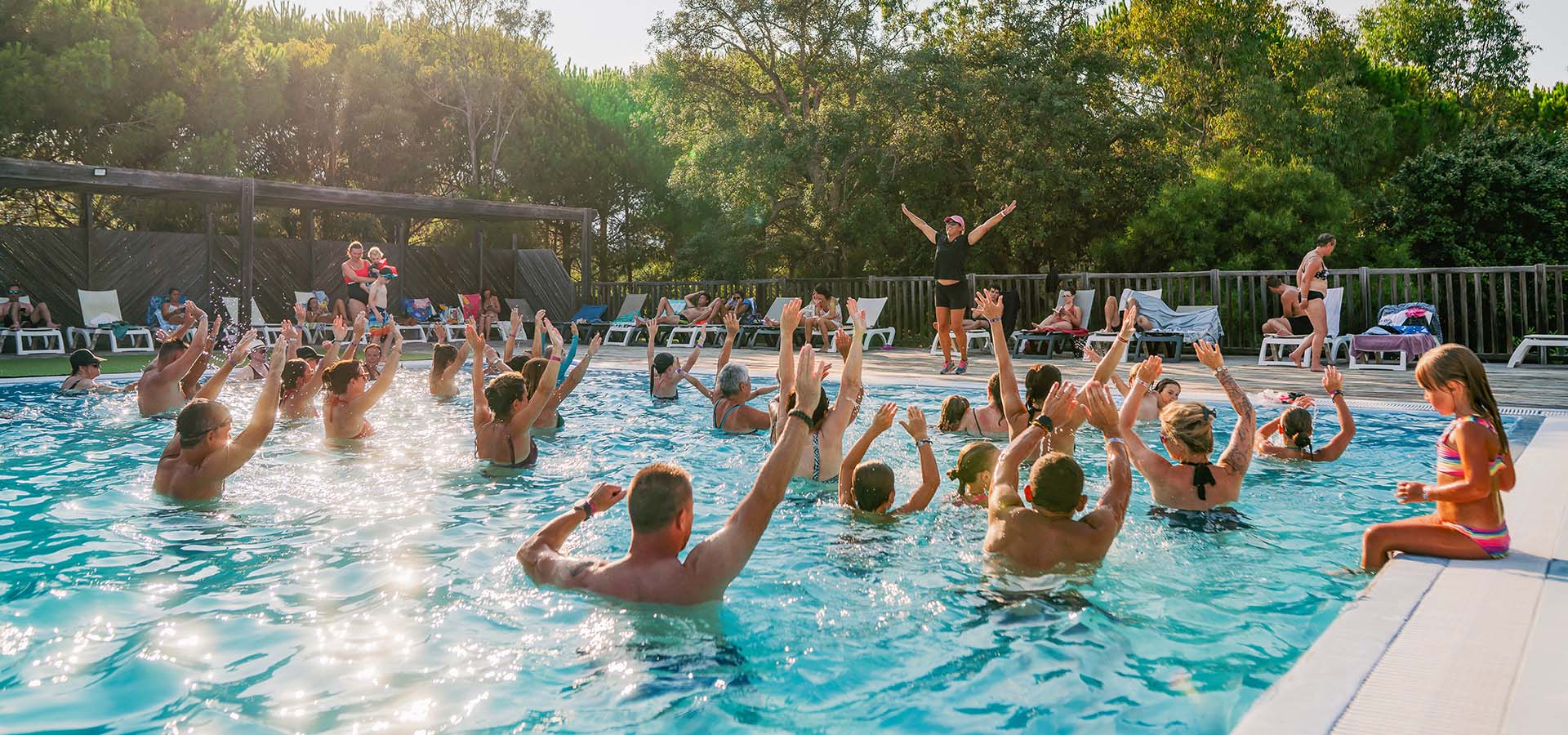 Camping san damiano animation sportive aquagym contre jour