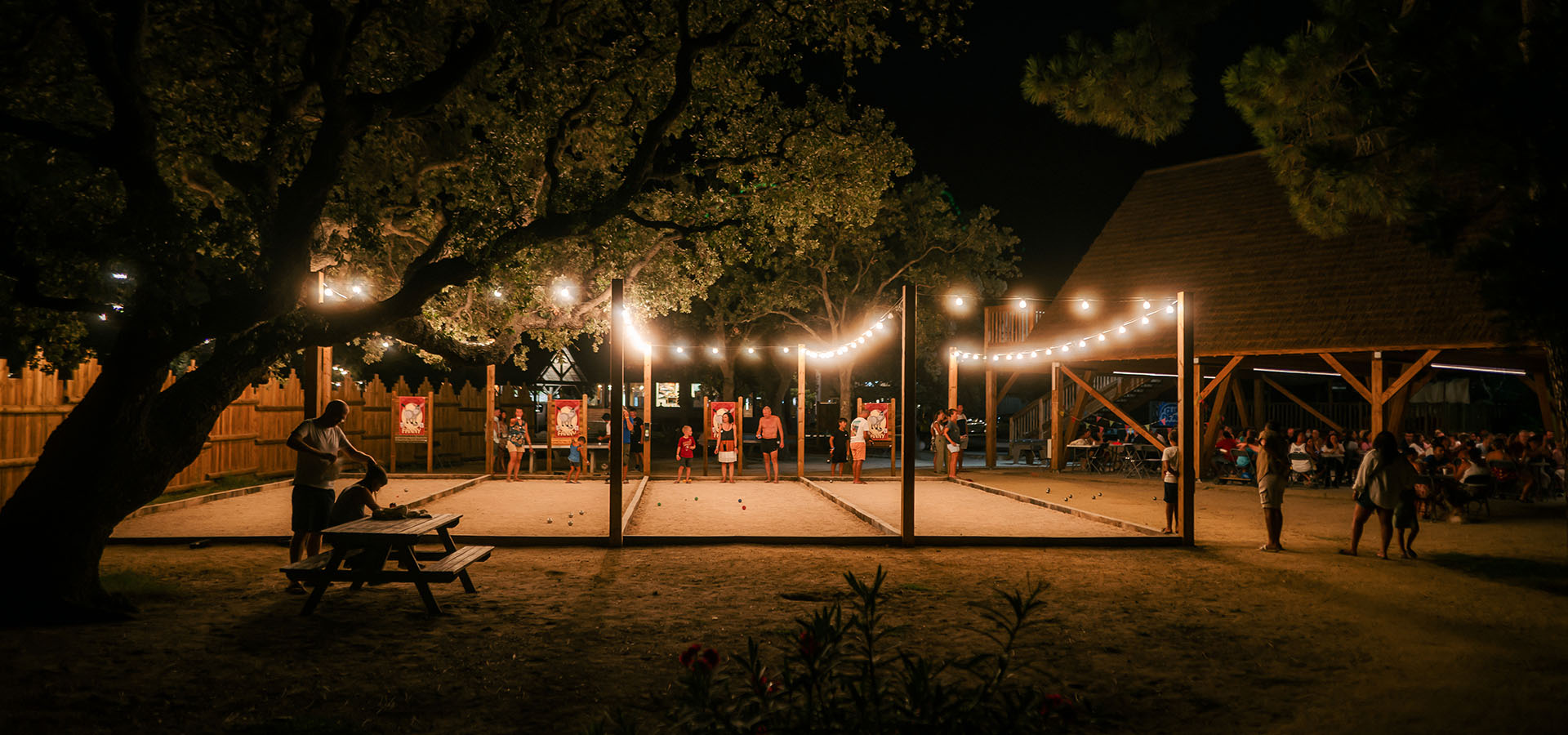 Camping san damiano jeux boulodrome nuit