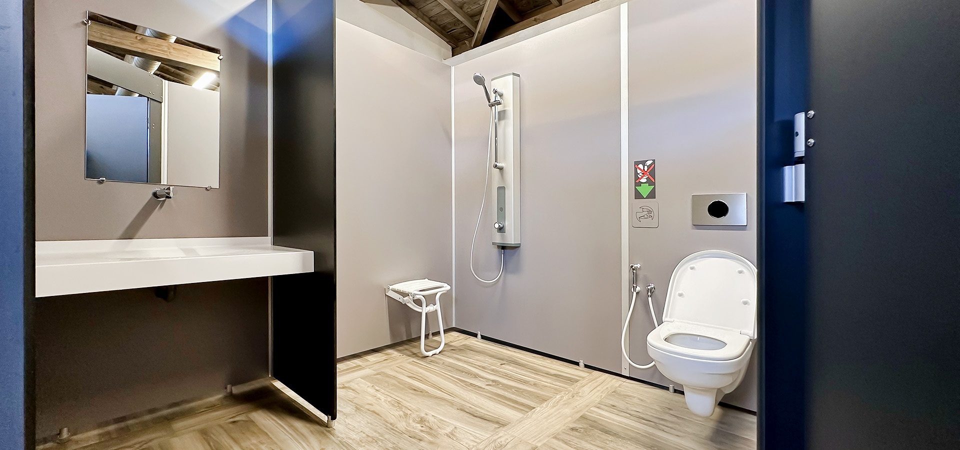 Camping san damiano bloc sanitaire cabine handicape